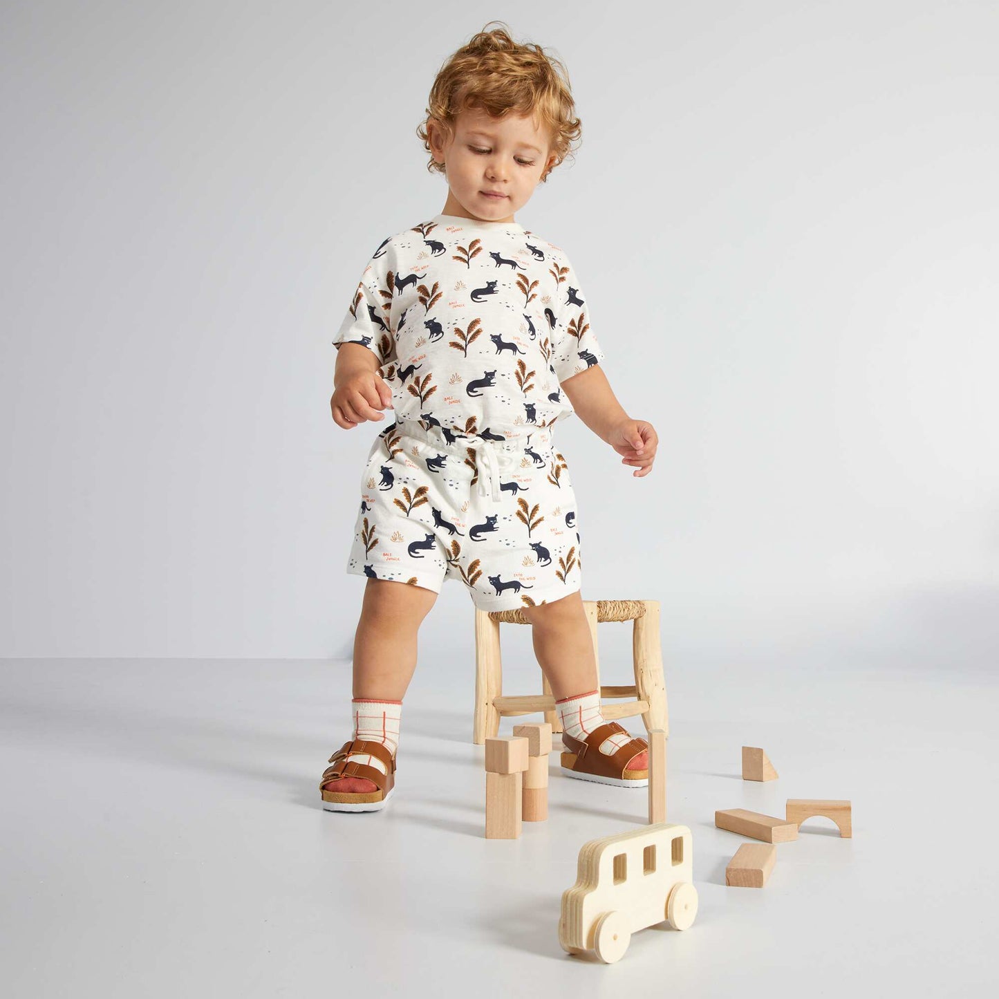 Knit shorts with stylish print WHITE