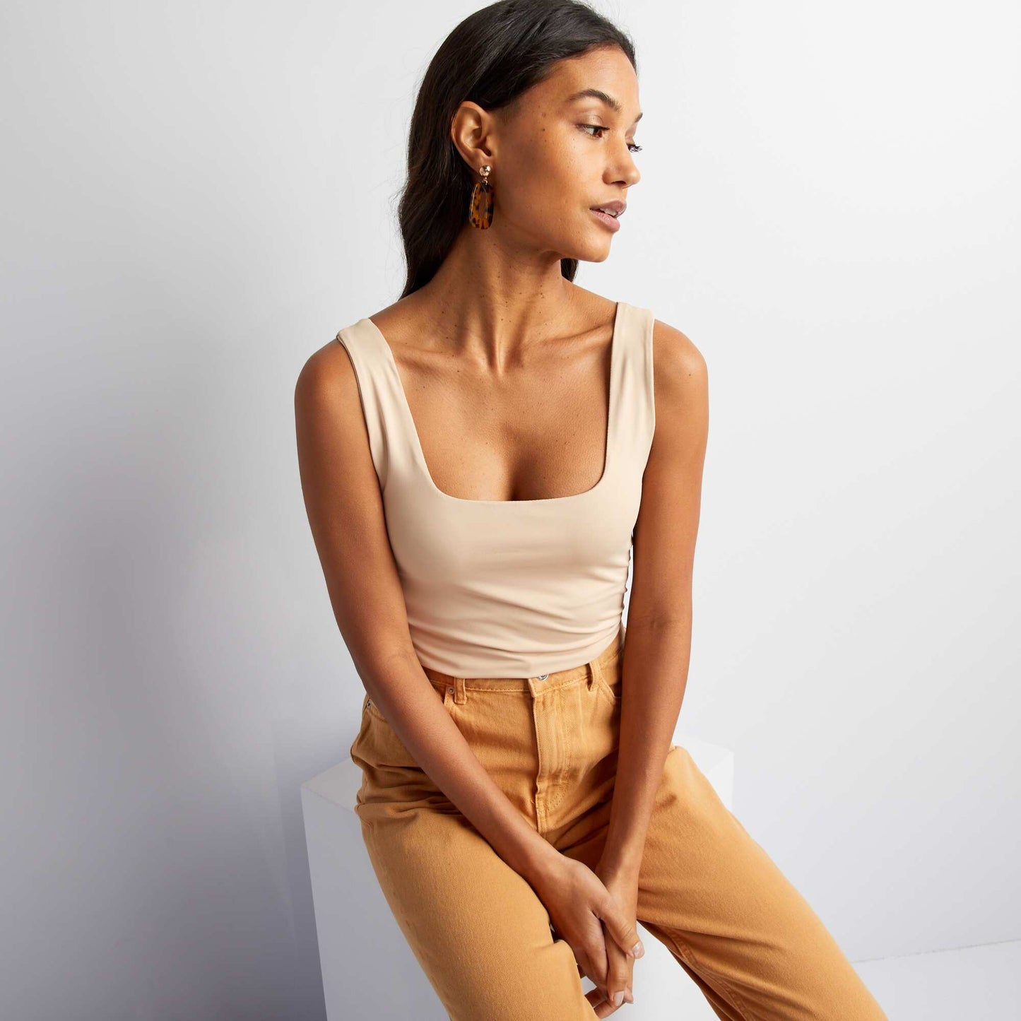 Stretch T-shirt with square neckline BEIGE