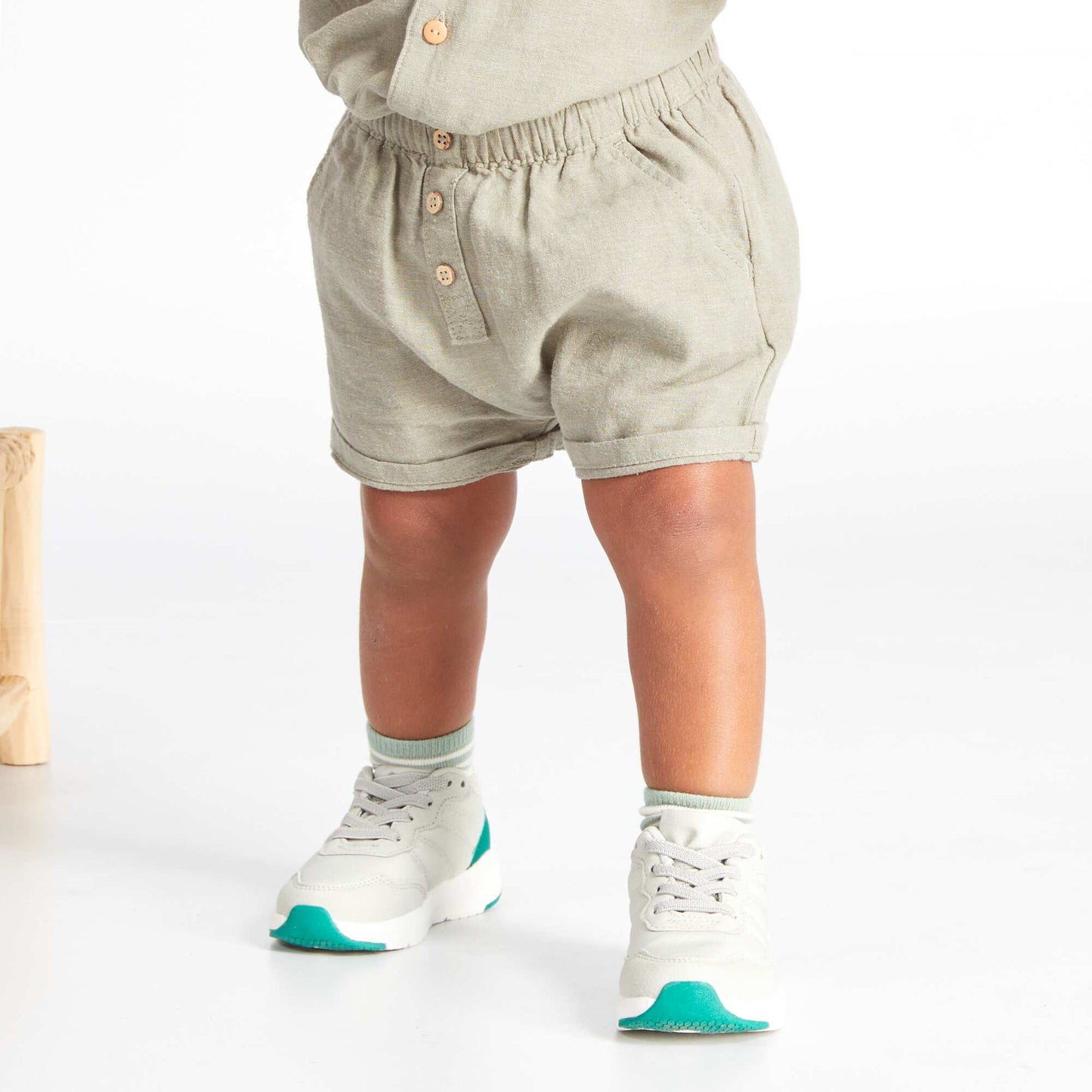 Plain cotton and linen shorts GREEN SHADE