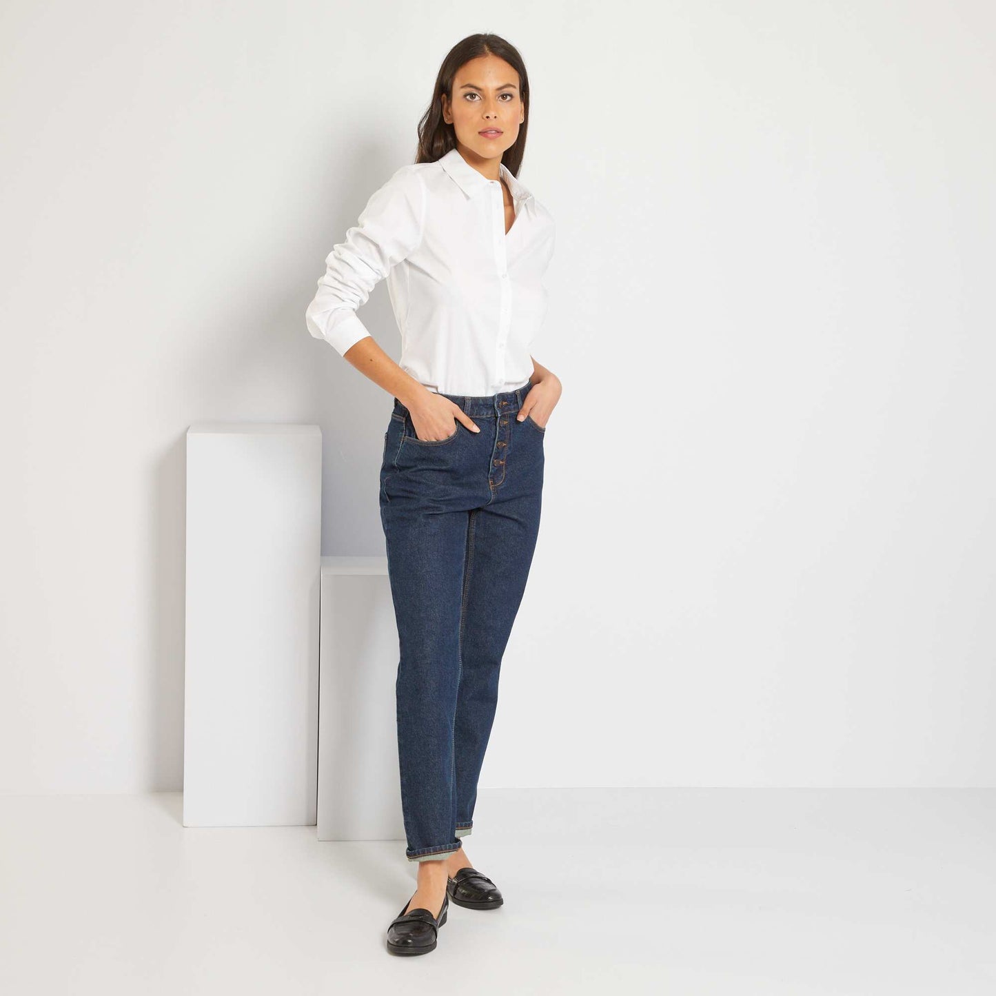 Fitted shirt with cutaway collar White
