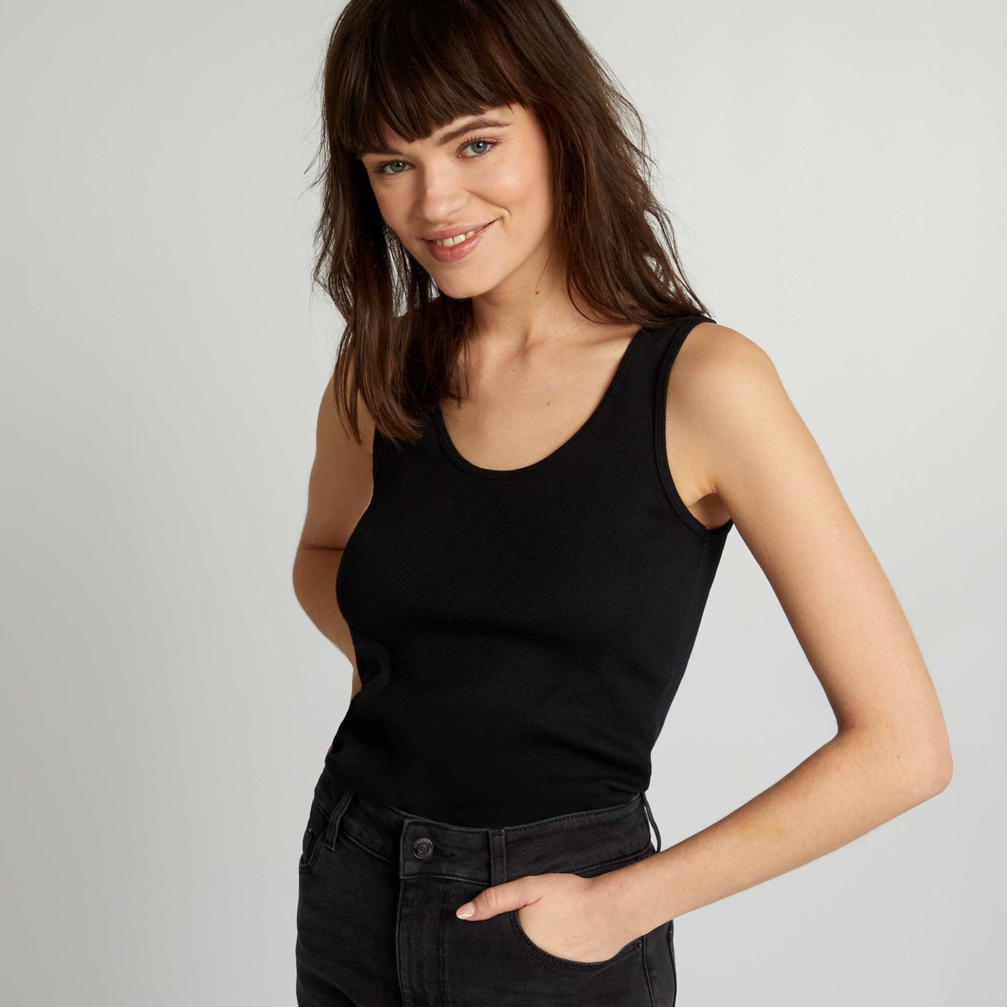 Sleeveless tank top BLACK