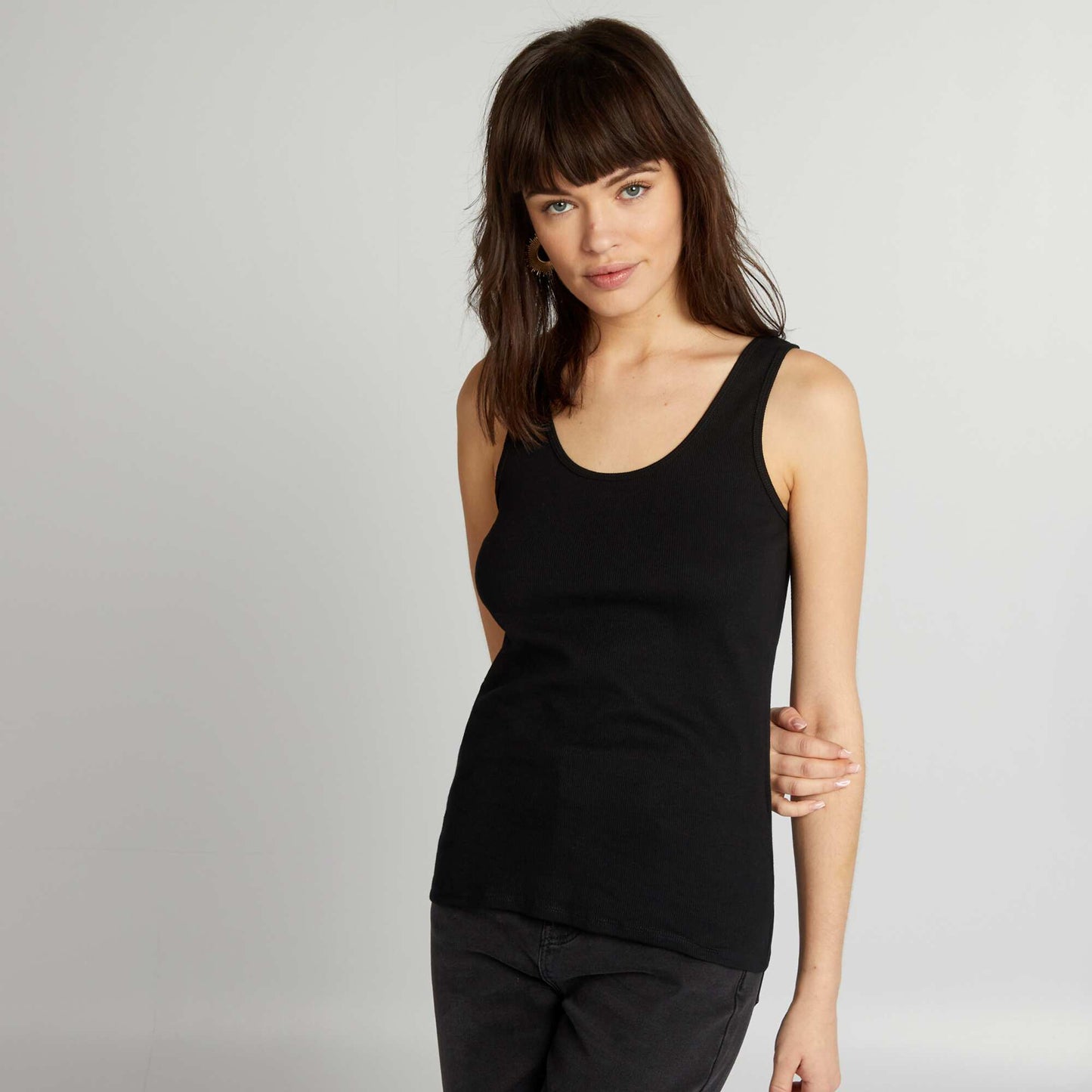Sleeveless tank top BLACK