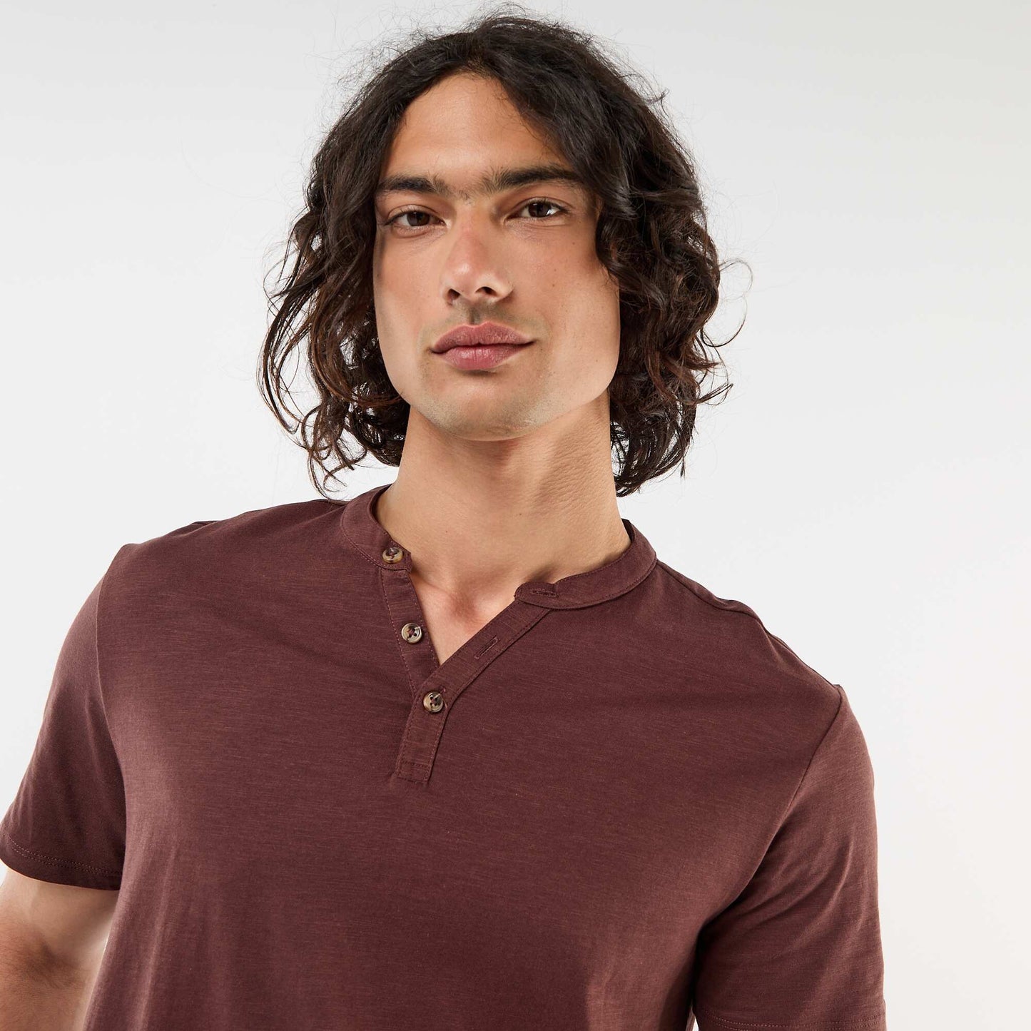 Short-Sleeved Tunisian Collar T-Shirt BROWN