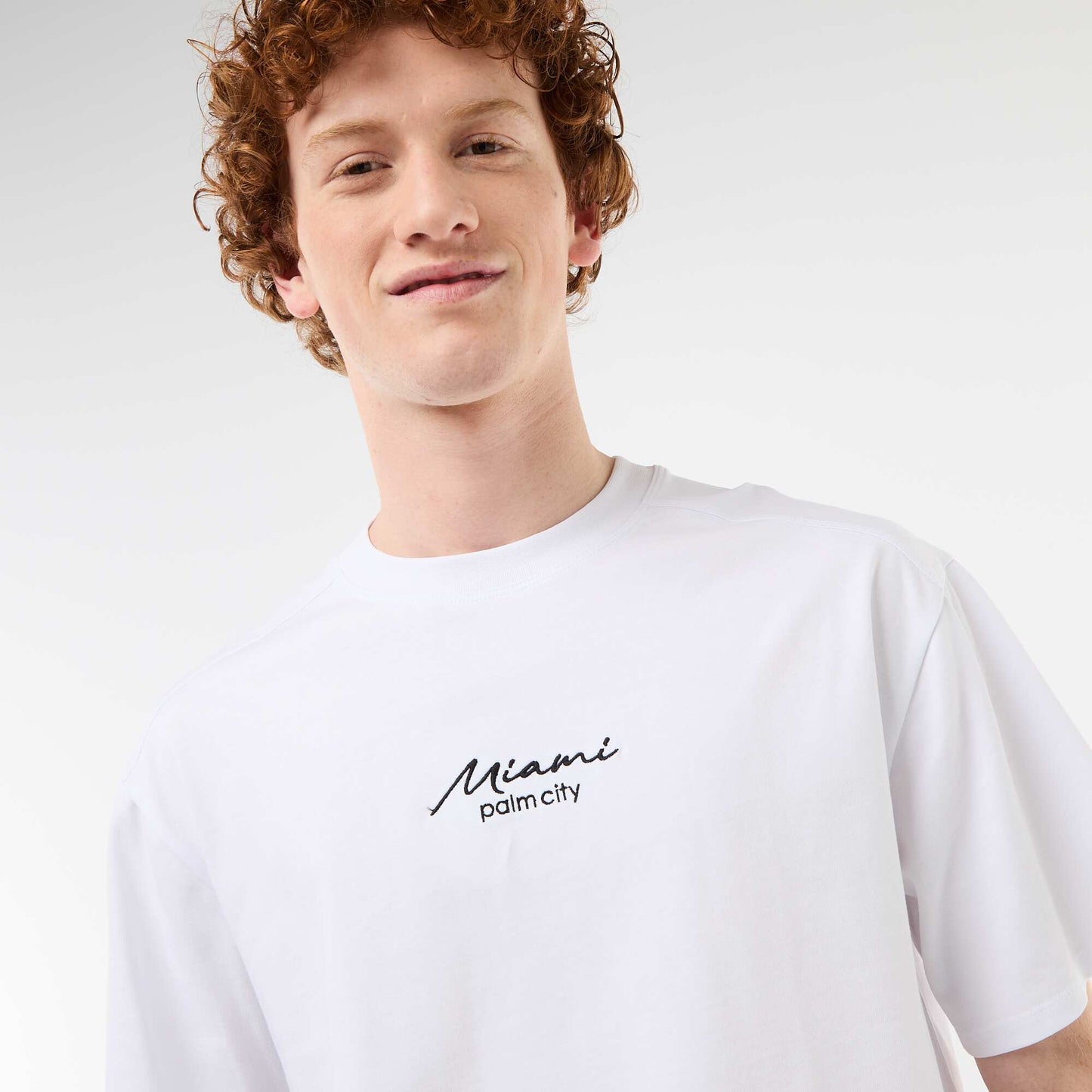 Crew Neck T-Shirt with Contrast Embroidery WHITE