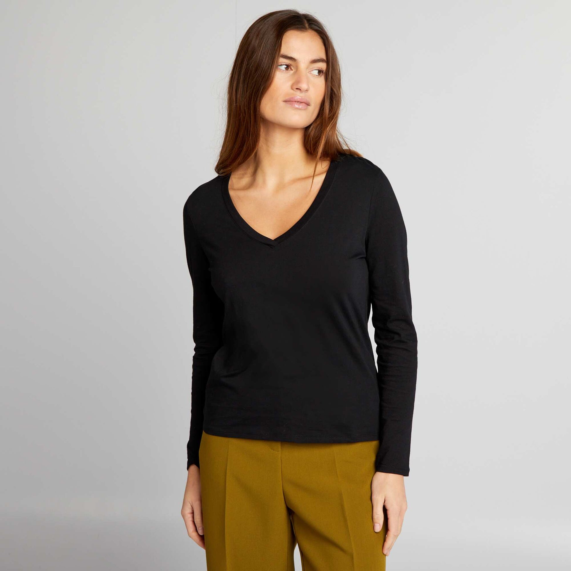 V-neck T-shirt BLACK
