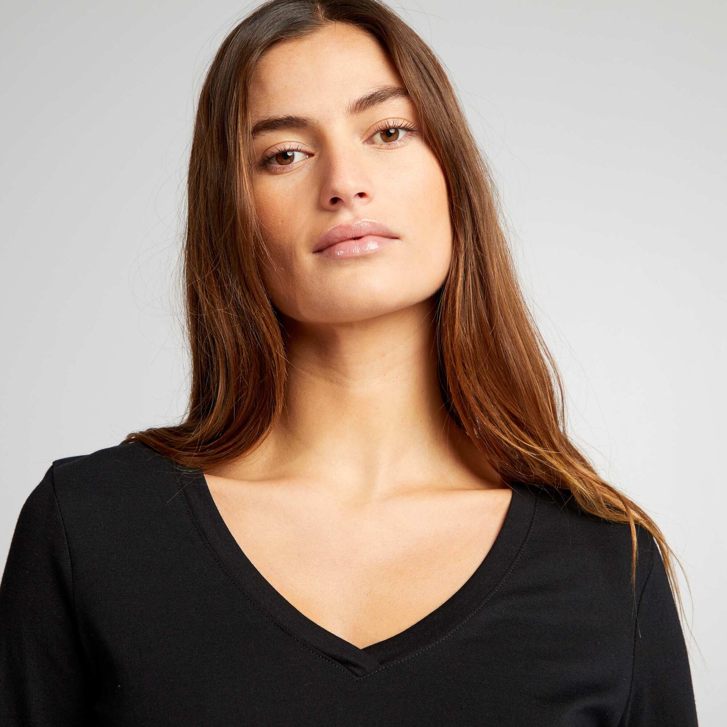 V-neck T-shirt BLACK