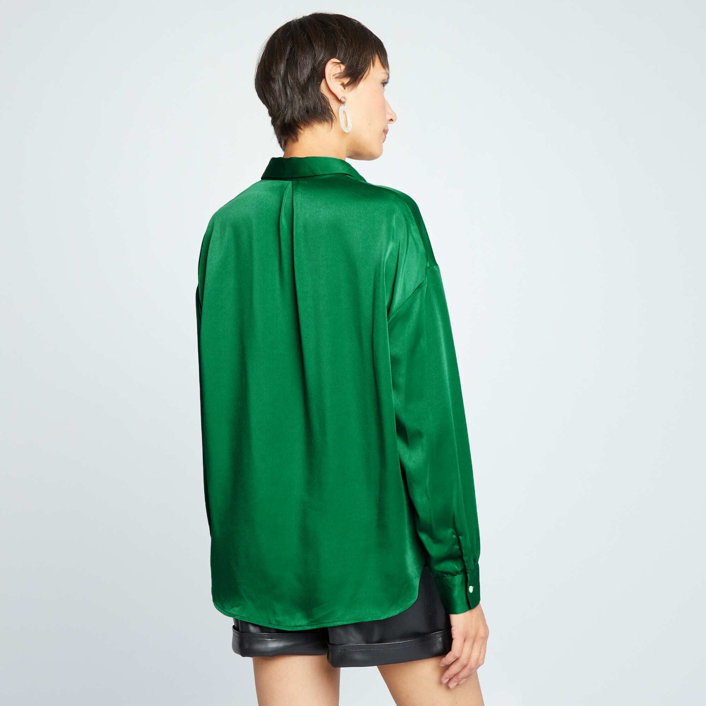 Long-sleeved satiny blouse Green