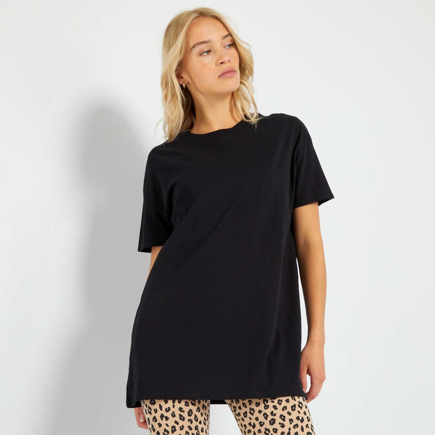 Long T-shirt with round neck BLACK