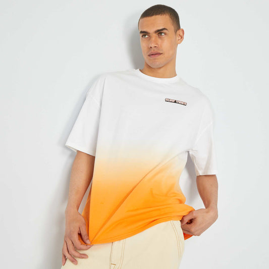 T-shirt with gradient colour orange