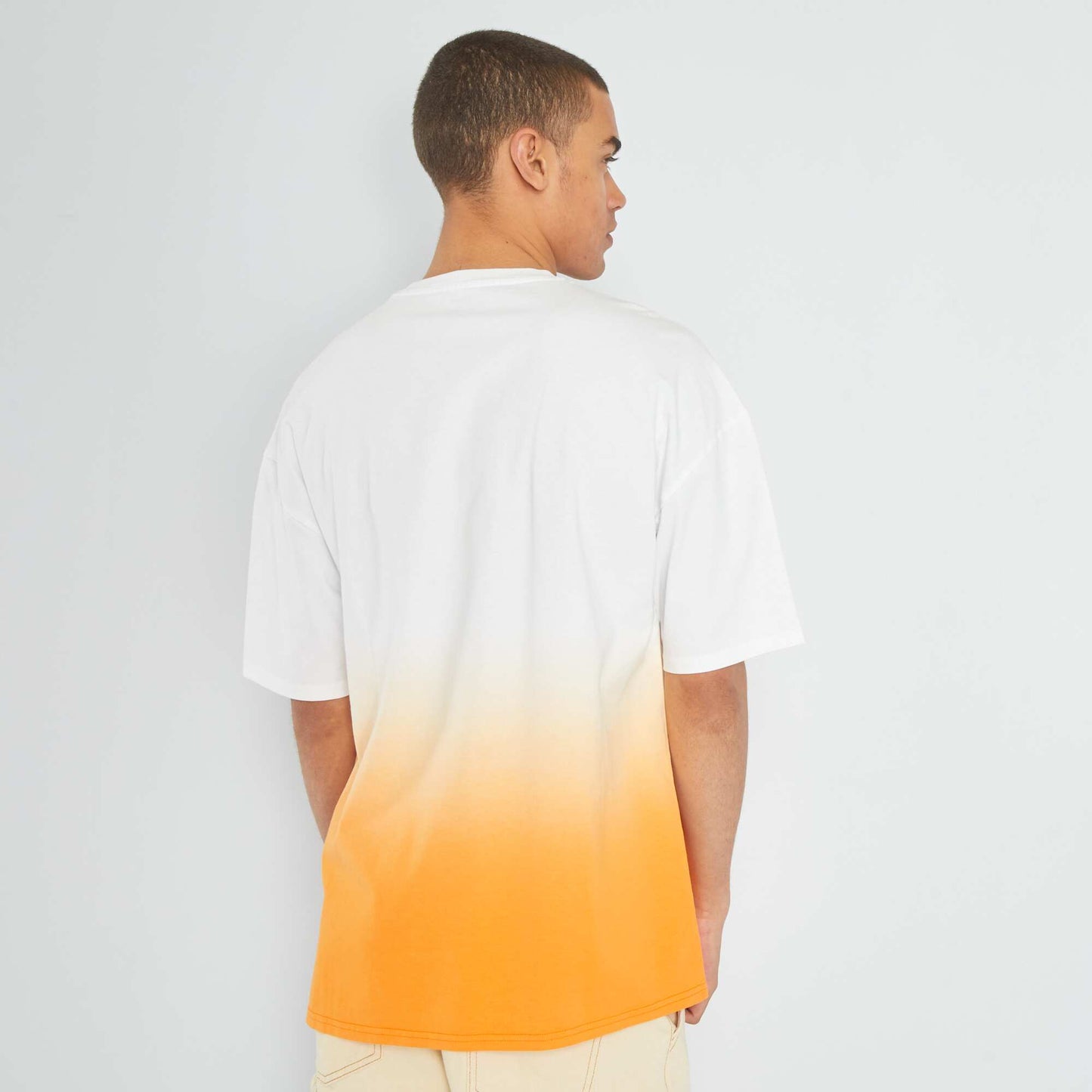 T-shirt with gradient colour orange