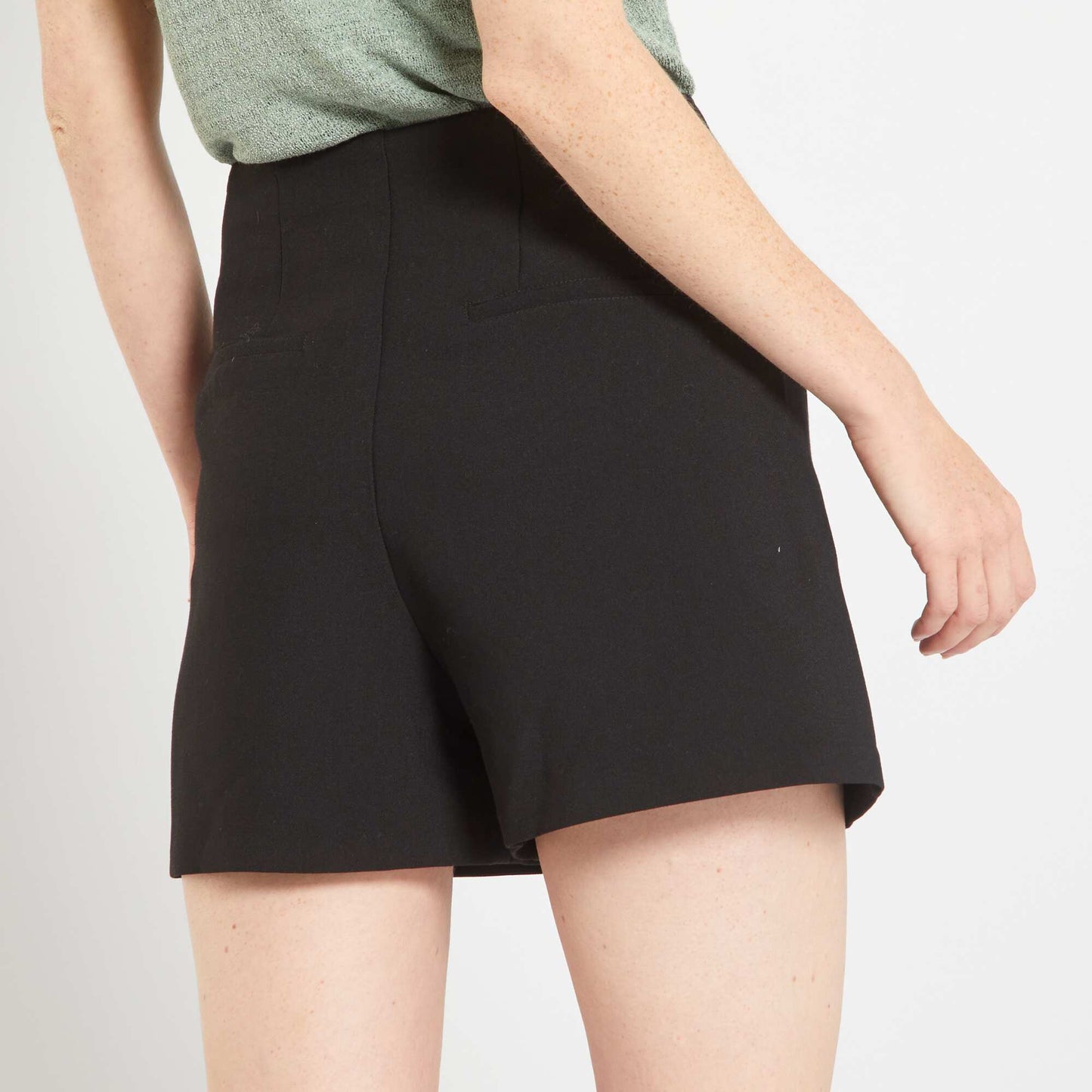 Smart high-waisted shorts black